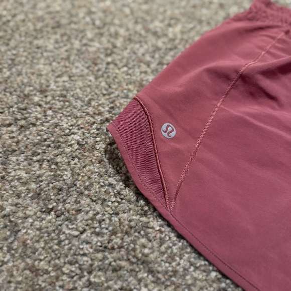 [Size 4] - Lululemon Hotty Hot Short II Long 4” - Picture 4 of 4